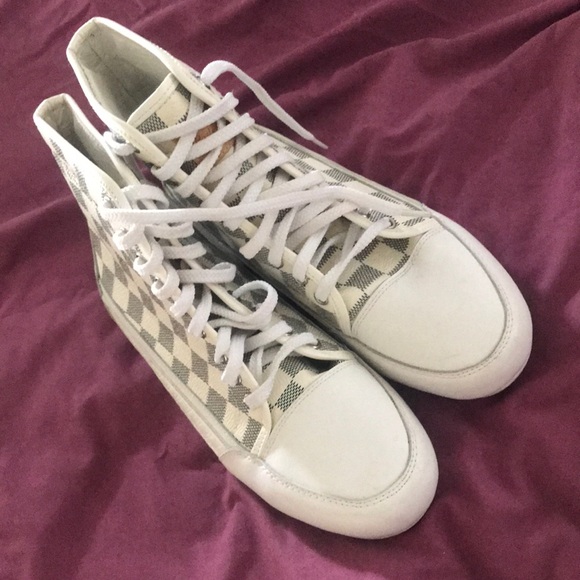 Louis Vuitton Shoes - Picture 2 of 5